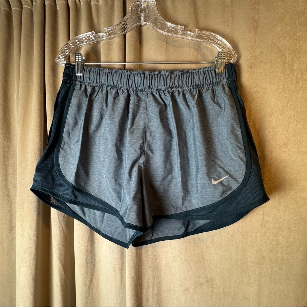 $32 NIKE Tempo Shorts Women L Running DriFit Grey Training Workout Ladies NWT